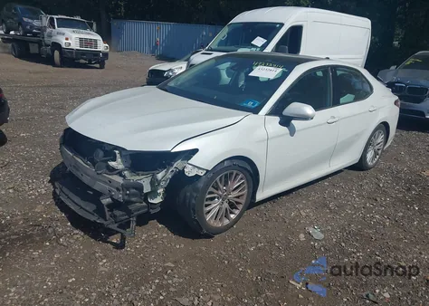 2020 Toyota Camry Xle z USA, uszkodzony, nr VIN 4T1F11AK7LU363756